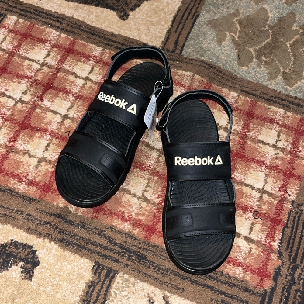 REEBOK MENS SANDALS NEW adjustable straps, nice sandals